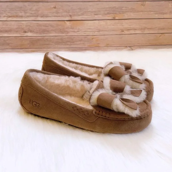UGG Ansley Heritage Bow Chestnut Suede Slippers - Picture 1 of 8